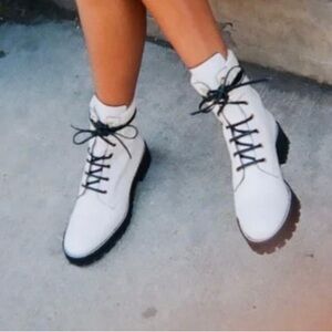 Stuart Weitzman ankle boots lace up never worn